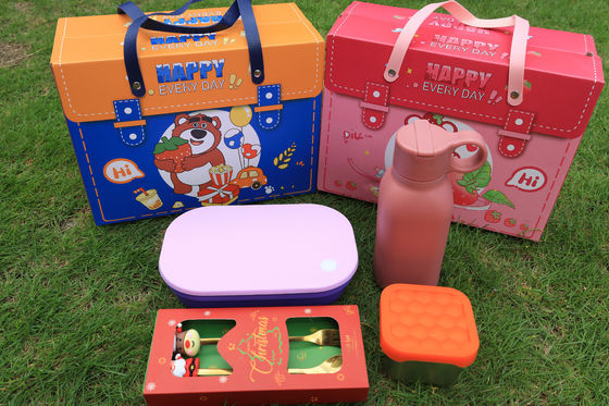 Un buon prezzo. Christmas Silicone Lunch Gift Set – Foldable Bento Box, Stainless Steel Water Bottle, Food Storage Bag & Festive Cutlery | Eco-Friendly Holiday Tableware Bundle in linea