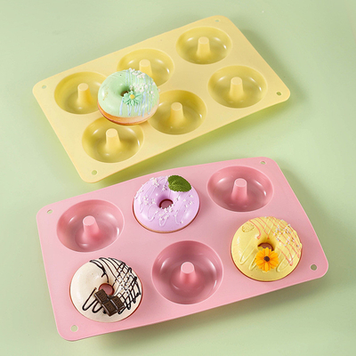 Un buon prezzo. Il bene durevole della muffa del dolce del silicone del dessert di compleanno impermeabilizza multicolore in linea