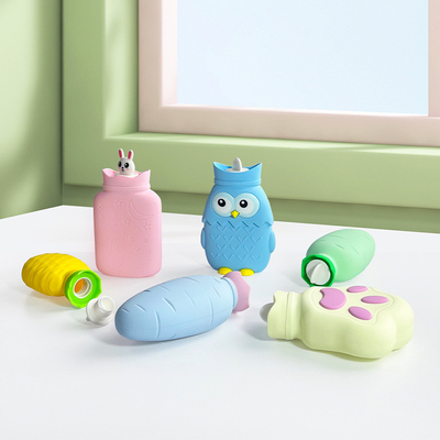 Un buon prezzo. Piccolo sacchetto di acqua calda in silicone impermeabile con copertura rimovibile per alleviare il dolore in linea