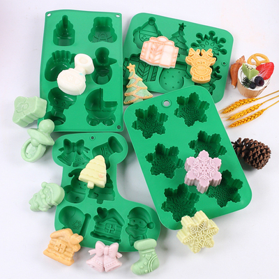 Un buon prezzo. Stampi in silicone di Natale di grandi dimensioni per mini torte / sapone artigianale / cioccolato in linea
