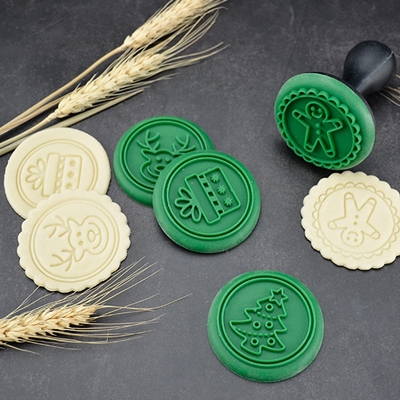 Un buon prezzo. Tagliatori di biscotti di Natale in silicone francobolli, Stampi per biscotti di Natale in 3D, Cute Christmas Raised Design Biscuit Baking Tool in linea
