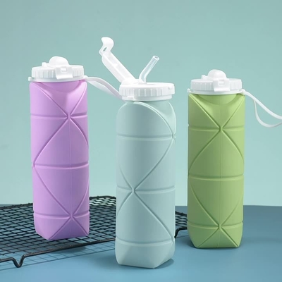 Un buon prezzo. Bottiglie d'acqua pieghevoli in silicone Pop la sua bottiglia d'acqua per bambini piccini Tazza da campeggio con carabiner in linea