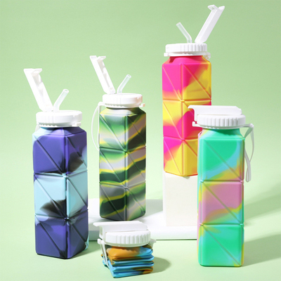 Un buon prezzo. Bottiglie di viaggio in silicone a prova di porro, pieghevoli, di qualità alimentare, senza BPA, 620 ml per palestra, escursioni, campi di sport, scuola in linea