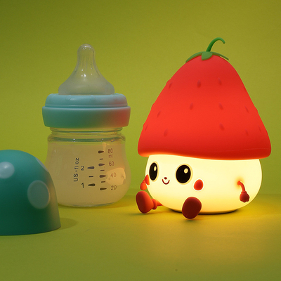 Un buon prezzo. Luce Notturna Per Bambini Carino Silicone Bambineria Fragole Lampada Per Bambino E Bambino Kawaii Lampada Timer A Lungo Il Letto Lampada Per Camera Bambino in linea
