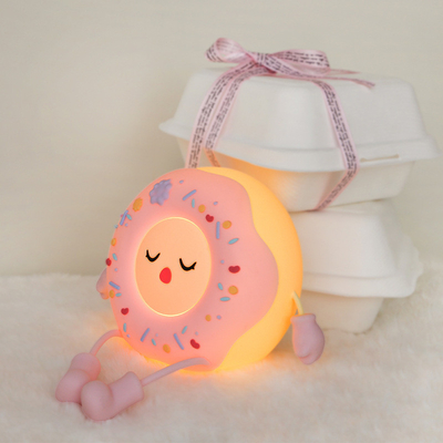 Un buon prezzo. Miss Donut Lamp Cute Donut Night Light Soft Silicone Lamp Kids Baby Nursery Nightlight LED Touch Light Kids Bedroom Decor in linea