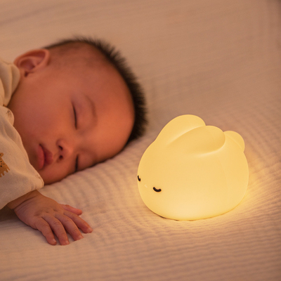 Un buon prezzo. Luce da notte da coniglio per bambini Lampada Cute Lampada 16 colori Tap Silicone Bambini Luce da notte per bambini Luce da notte USB ricaricabile in linea