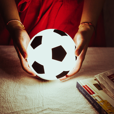 Luce Notturna Calcio Lampada Calcio Luce Per Bambini Camera 16 Colori A Batteria LED Camera Ricaricabile Bambino Luce Notturna