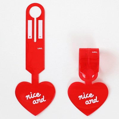 Un buon prezzo. Etichette di valigia di viaggio in silicone flessibile, set per borse e bagagli, etichette di identificazione moderne in linea