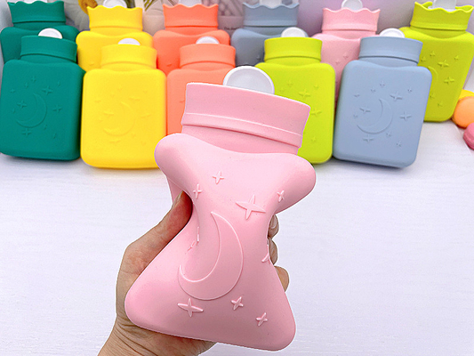 Un buon prezzo. Borsa per la bottiglia d'acqua calda per il sollievo dal dolore Senza sapore Classica accettata Opzione personalizzata in linea