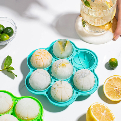 Un buon prezzo. Ice Ball Maker, TINANA Riutilizzabile 2,5 pollici Ice Cube Trays, Easy Release Silicone Round Ice Sphere Tray Con Copri & Funnel Per Whiskey, Cocktails & Bourbon Black in linea