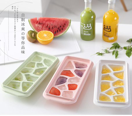 Un buon prezzo. Ice Cube Trays 4 Pack, 56 Pcs Silicone Ice Cube Tray Maker con coperchio rimovibile resistente al versamento, facile rilascio e pop-out, LFGB e BPA Free, flessibile impilabile, per alimenti per bambini, cocktail, caffè in linea