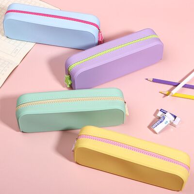 Un buon prezzo. Astuccio rotondo in silicone 14,5x11x4 cm Custodia portatile durevole e leggera da 110 g per ufficio, scuola e materiale artistico in linea